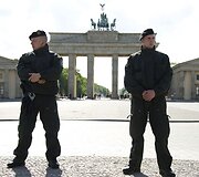 Policinkai prie Brandenburgo vartų
