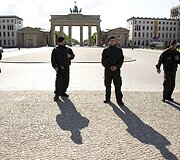 Policinkai prie Brandenburgo vartų