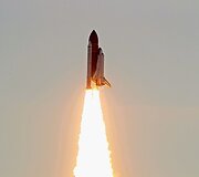 Erdvėlaivio &bdquo;Endeavour&ldquo; pakilimo akimirka