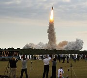 Erdvėlaivio &bdquo;Endeavour&ldquo; pakilimo akimirka