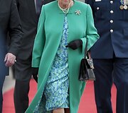 Didžiosios Britanijos karalienė Elizabeth II ir princas Philipas (kairėje)