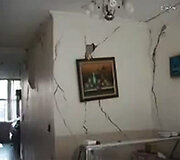 Suskilusios kambario sienos