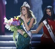 Alyssa Campanella ir Rima Fakih (de&scaron;inėje)