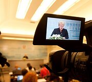 Lietuvos prezidentė Dalia Grybauskaitė (video kameros ekrane)