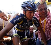 Johnny Hoogerlandas po skaudaus kritimo vistiek pasiekė &bdquo;Tour de France&ldquo; lenktynių 9 ruožo fini&scaron;ą