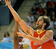 Pau Gasolis (de&scaron;inėje)