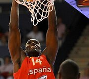 Serge'o Ibaka dėjimas į krep&scaron;į