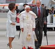 Ispanijos karaliaus Juanas Carlosas ir karalienė Sofia pasitiko Popiežių Benediktą XVI 