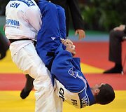 Pierreo Duprato (de&scaron;inėje) ir Ricardo Valderrama dvikova
