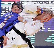 Laetitia Payet (kairėje) ir Eva Csernoviczki
