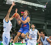 Nemanja Gordičius (centre)
