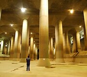 Rezervuarą saugo 59 didžiuliai betono stulpai