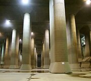 Rezervuarą saugo 59 didžiuliai betono stulpai