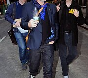 Michaelas Stipe'as (centre)