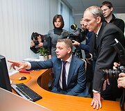 Susisiekimo ministras Eligijus Masiulis prie kompiuterio