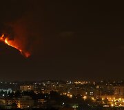 Etna ugnikalnis lieja lavą