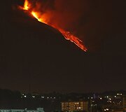 Etna ugnikalnis lieja lavą