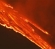 Etna ugnikalnis lieja lavą