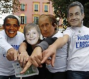 Demonstrantai su &scaron;alių lyderių kaukėmis