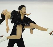 Maia Shibutani (kairėje) ir Alexas Shibutani