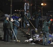 Tvarkomos protestuotojų paliktos &scaron;iūk&scaron;lės