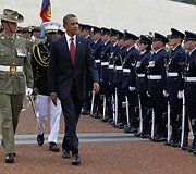JAV prezidento Baracko Obamos pasitikimo ceremonija prie Australijos parlamento rūmų