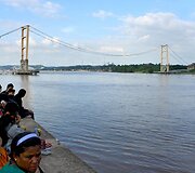 Indonezijoje sugriuvęs tiltas