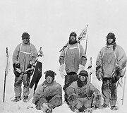 (I&scaron; kairės) Lawrence'as Oatesas, Henry Bowersas,  Robertas Falconas Scottas, Edwardas Wilsonas, Edgaras Evansas