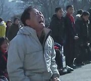 &Scaron;iaurės Korėjos gyventojai gedi mirusio &scaron;alies lyderio Kim Jong-Ilo.