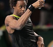 R.Federeris po trijų  valandų kovos pralaimėjo D.Monfilsui