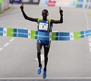 Singapūro maratone triumfavo Kenijos bėgikai