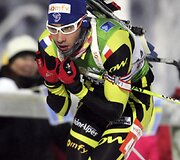 Biatlono legenda Bjoerndalenas griuvo ir nei&scaron;kovojo dar vieno titulo Pasaulio taurės varžybose 