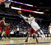 &bdquo;Raptors&ldquo; pralaimėjo &Scaron;arlotėje, Linas Kleiza įmetė 9 ta&scaron;kus  