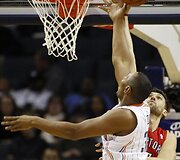 &bdquo;Raptors&ldquo; pralaimėjo &Scaron;arlotėje, Linas Kleiza įmetė 9 ta&scaron;kus  