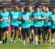 Milano futbolininkai sieks pirmojo trofėjaus