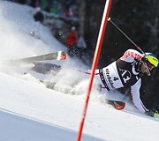 Vienos sunkiausių kalnų slidinėjimo varžybų Italijoje ir Austrijoje
