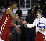 Paauglių dievaičiui Justinui Bieberiui NBA &bdquo;Visų žvaigždių&ldquo; savaitgalyje atiteko naudingiausio žaidėjo prizas 