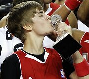 Paauglių dievaičiui Justinui Bieberiui NBA &bdquo;Visų žvaigždių&ldquo; savaitgalyje atiteko naudingiausio žaidėjo prizas 