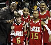 Paauglių dievaičiui Justinui Bieberiui NBA &bdquo;Visų žvaigždių&ldquo; savaitgalyje atiteko naudingiausio žaidėjo prizas 