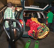 Panevėžio krep&scaron;inio arenos treką sirgaliai uždengė Lietuvos trispalve 