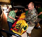 Panevėžio krep&scaron;inio arenos treką sirgaliai uždengė Lietuvos trispalve 