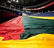 Panevėžio krep&scaron;inio arenos treką sirgaliai uždengė Lietuvos trispalve 