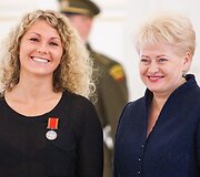 Prezidentė Dalia Grybauskaitė įteikė valstybinius apdovanojimus geriausiems &scaron;alies sportininkams