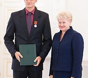 Prezidentė Dalia Grybauskaitė įteikė valstybinius apdovanojimus geriausiems &scaron;alies sportininkams