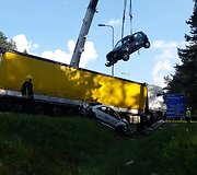 Avarija sostinės Kirtimų g.: susidūrė keturi lengvieji automobiliai ir vienas sunkiasvoris