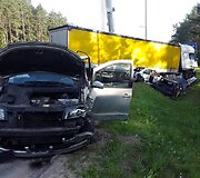 Avarija sostinės Kirtimų g.: susidūrė keturi lengvieji automobiliai ir vienas sunkiasvoris