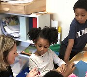 Evelina Daciūtė ir Au&scaron;ra Kiudulaitė savo kūrybą pristatė Indijoje ir Amerikoje