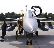 &Scaron;iauliuose nusileido Vengrijos kariai su 4 naiktuvais