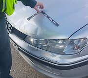 Automobilis partrenkė vienuolikmetę