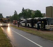 Liepsnos kėsinosi į autobusą